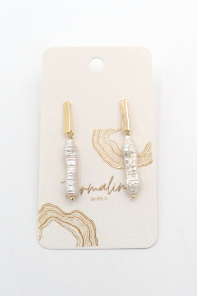 Elara Pearl Earrings