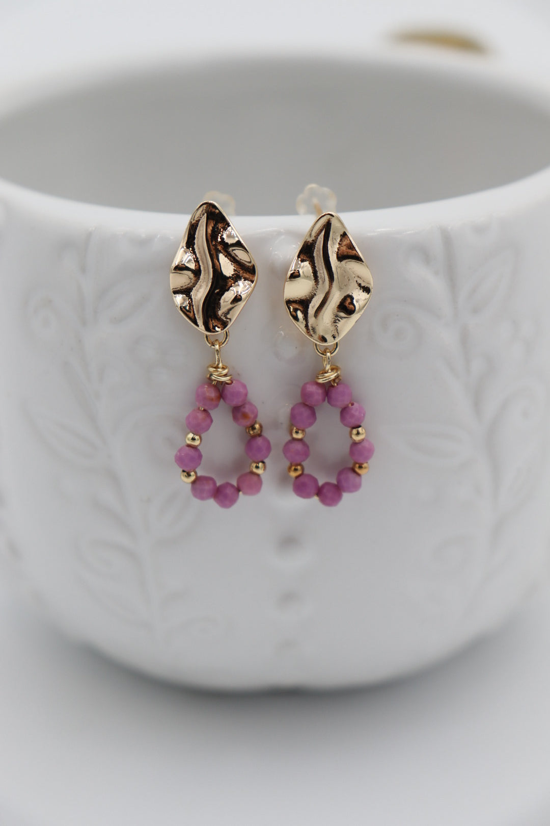 Mystical and grounding, these purple agate earrings balance calm energy with bold style. Known for protection and spiritual clarity, agate is the perfect companion for daily empowerment and subtle glamour.